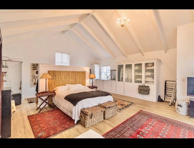 5 BEDROOM HOUSE FOR SALE IN GROTTO BAY